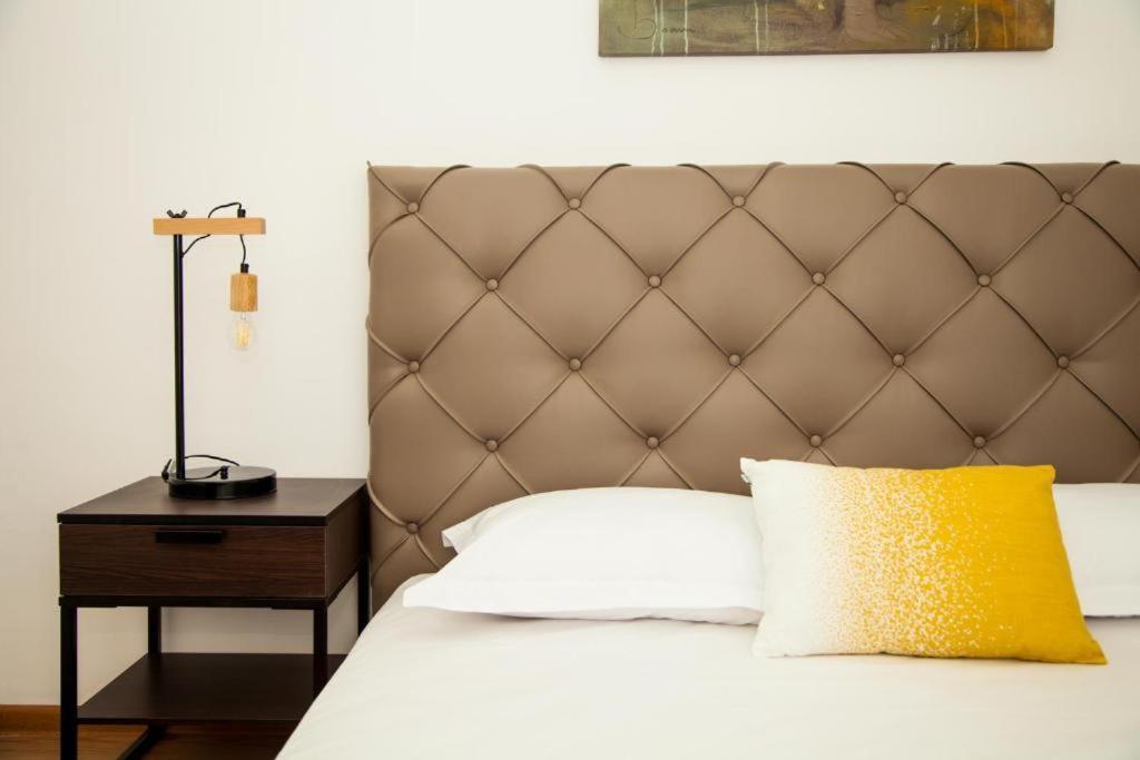 Guesthouse Smart Bukares Bagian luar foto