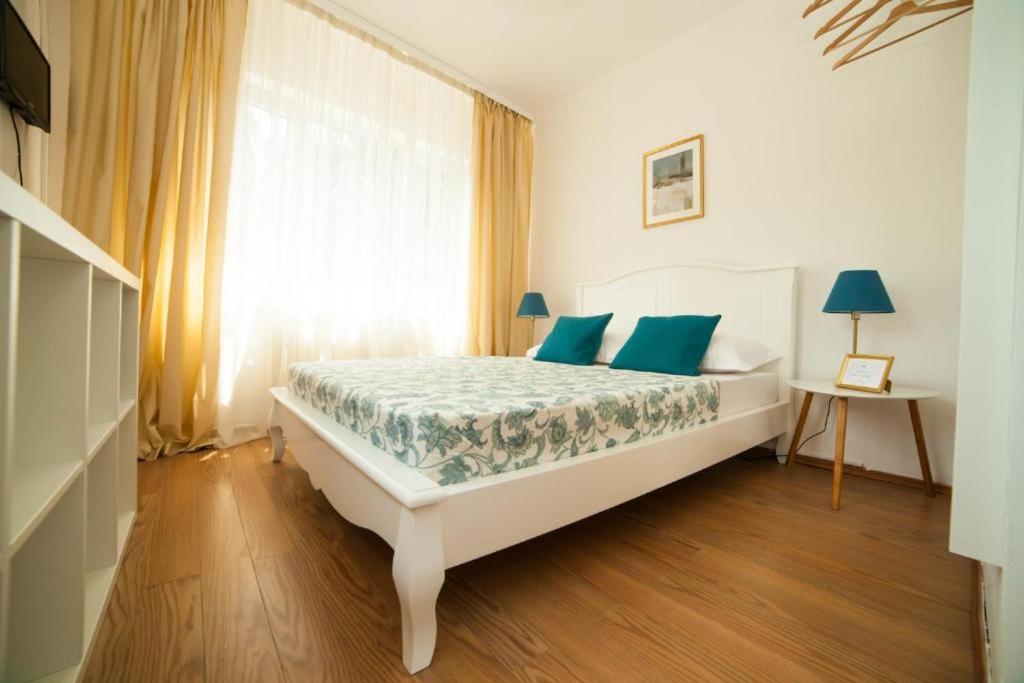 Guesthouse Smart Bukares Bagian luar foto