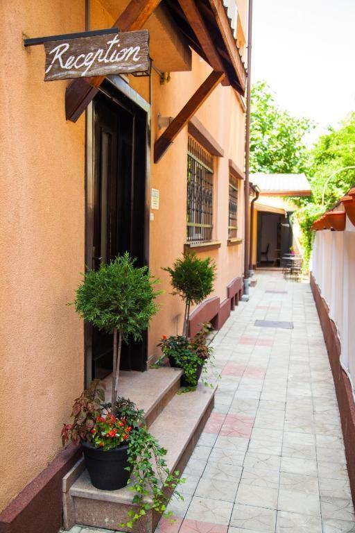 Guesthouse Smart Bukares Bagian luar foto